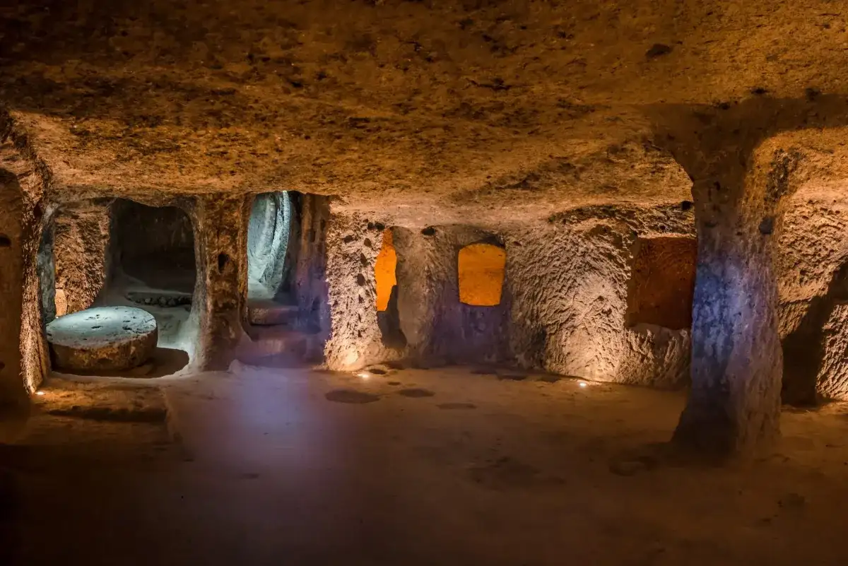 Derinkuyu Yeraltı Şehri: Tarih, Derinlik ve Ziyaret İpuçları